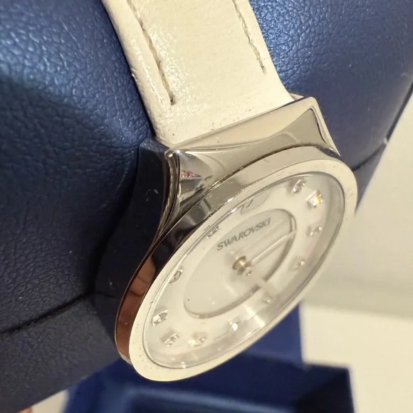 Swarovski Dreamy Leather Watch - Picture 12 of 17